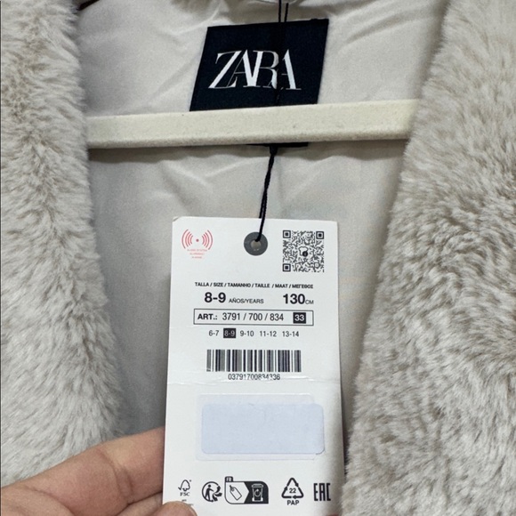 Girls Fur Best Size 8-9 - Picture 2 of 2